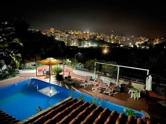 Deluxe Tek Büyük veya İki Ayrı Yataklı Oda, Ortak Banyo
