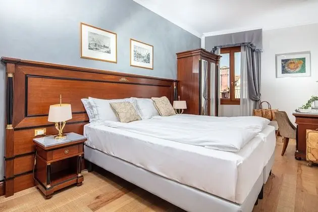 Deluxe Tek Büyük Yataklı Oda, Kanal Manzaralı