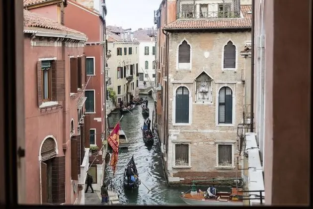 Deluxe Tek Büyük Yataklı Oda, Kanal Manzaralı