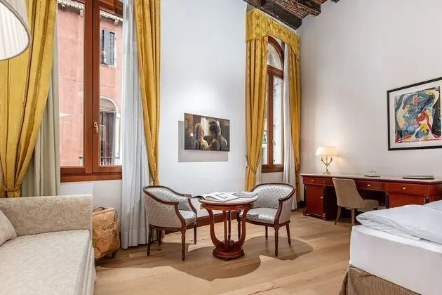 Junior Tek Büyük Yataklı Oda, Kanal Manzaralı (Junior Suite Santomaso)