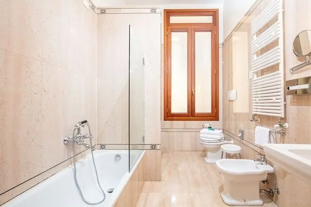 Junior Tek Büyük Yataklı Oda, Kanal Manzaralı (Junior Suite Santomaso)