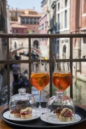 Luxury Süit, Kanal Manzaralı