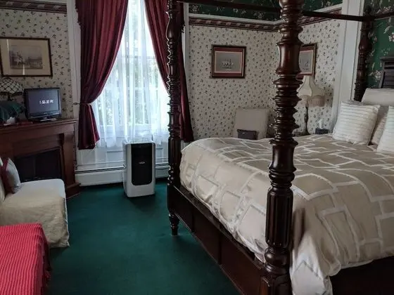 Premium Oda, 1 Büyük (Queen) Boy Yatak, Şömine, Bahçe Manzaralı (Wadsworth)