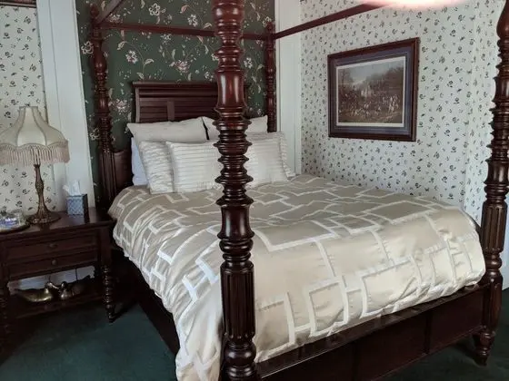 Premium Oda, 1 Büyük (Queen) Boy Yatak, Şömine, Bahçe Manzaralı (Wadsworth)