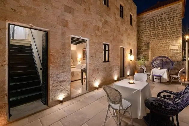 Süit, Balkon (Danai)