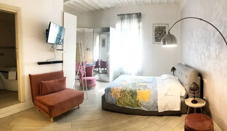 Süit (Corso Italia, 114)