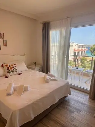 Deluxe Oda-Balkonlu, Kısmi Deniz Manzaralı, Balkonlu