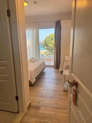 Deluxe Oda-Balkonlu, Kısmi Deniz Manzaralı, Balkonlu