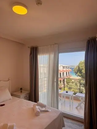 Deluxe Oda-Balkonlu, Kısmi Deniz Manzaralı, Balkonlu