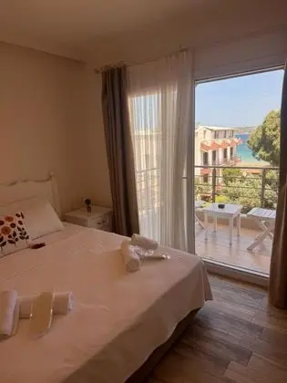 Deluxe Oda-Balkonlu, Kısmi Deniz Manzaralı, Balkonlu