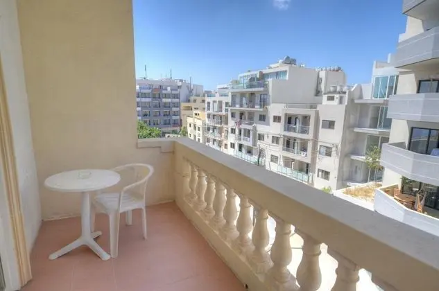 Üç Kişilik Oda, Balkon