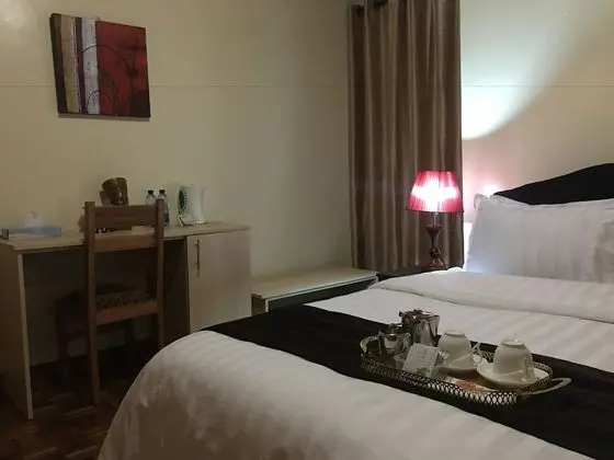 Design Tek Büyük Yataklı Oda, 1 Büyük (Queen) Boy Yatak