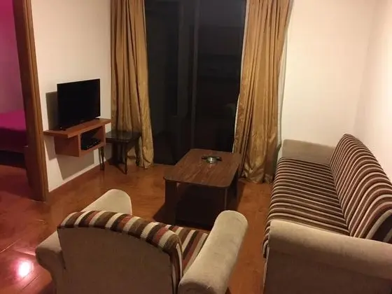 Basic Süit, 1 En Büyük (King) Boy Yatak ve Çekyat, Şehir Manzaralı