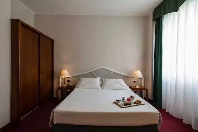 Superior Büyük Yataklı Tek Kişilik Oda