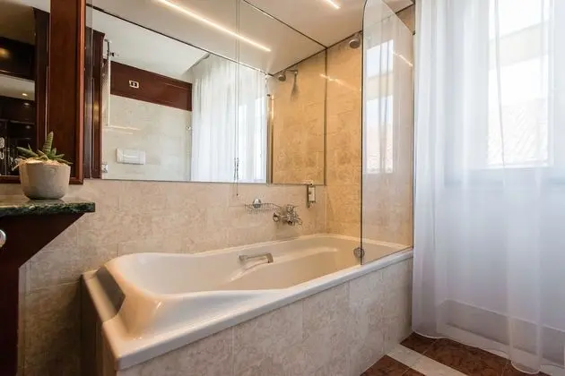 Superior Büyük Yataklı Tek Kişilik Oda