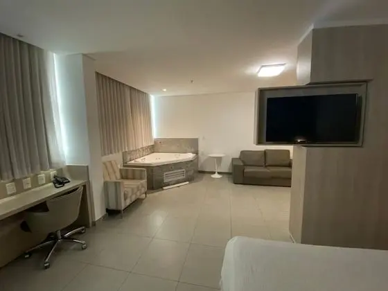 Suite Luxo com Banheira de Hidromassagem