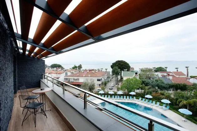 Corner Suite Oda Deniz Manzaralı