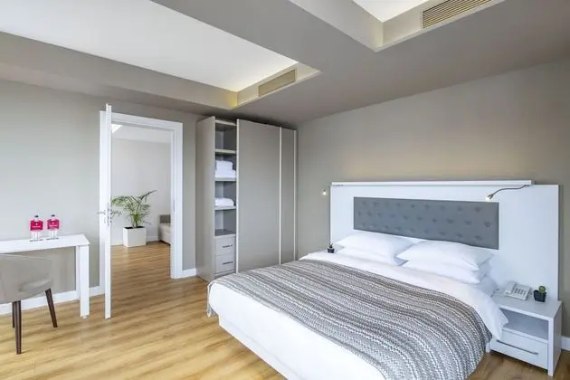 Panorama Family Suite with Sea View.