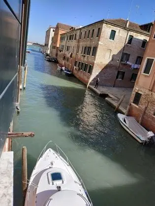 Standard Tek Büyük Yataklı Oda, Kanal Manzaralı