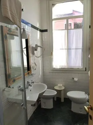 Standard Tek Büyük Yataklı Oda, Kanal Manzaralı