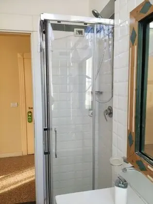 Standard Tek Büyük Yataklı Oda, Kanal Manzaralı