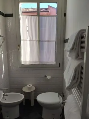 Standard Tek Büyük Yataklı Oda, Kanal Manzaralı