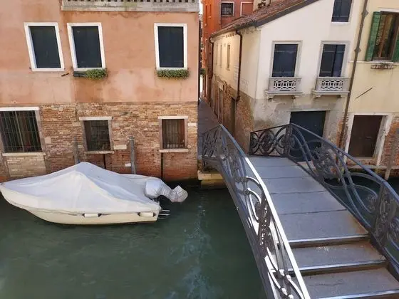 Standard Tek Büyük Yataklı Oda, Kanal Manzaralı