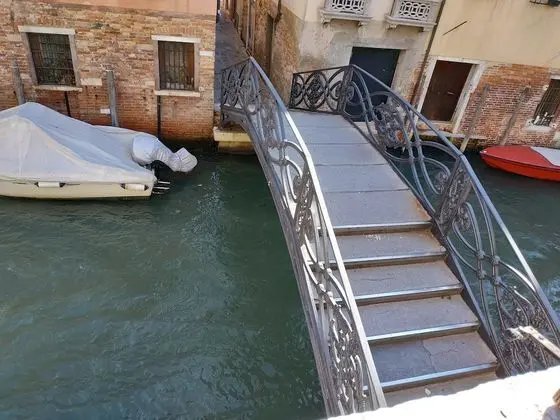 Standard Tek Büyük Yataklı Oda, Kanal Manzaralı