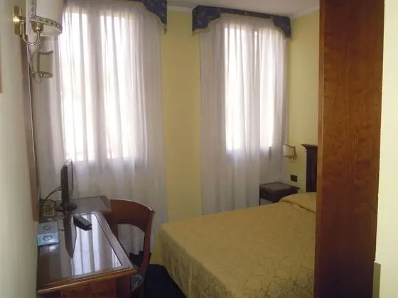 Economy Tek Büyük Yataklı Oda