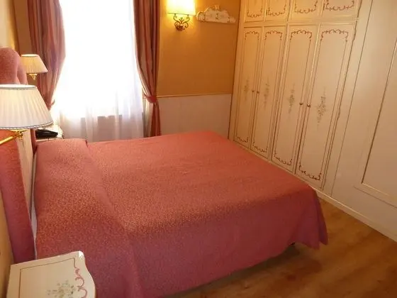 Classic Tek Büyük Yataklı Oda