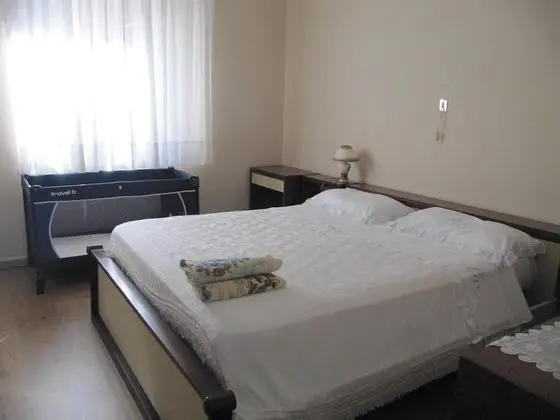 Tek Büyük Yataklı Oda, Ortak Banyo