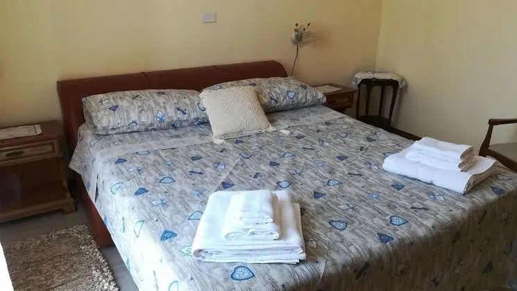 Tek Büyük Yataklı Oda, Ortak Banyo