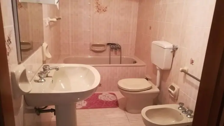 Tek Büyük Yataklı Oda, Ortak Banyo