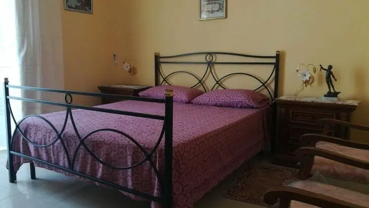 Tek Büyük Yataklı Oda (Private External Bathroom)