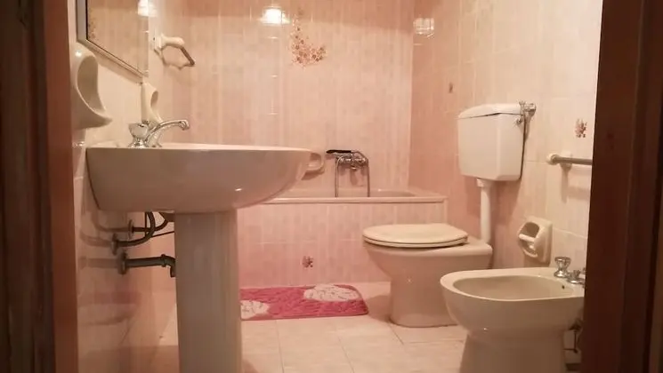 Tek Büyük Yataklı Oda (Private External Bathroom)