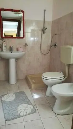 Tek Büyük Yataklı Oda (Private External Bathroom)