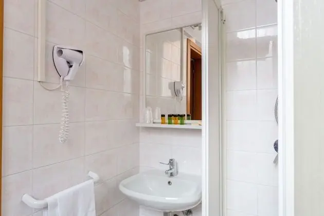 Superior Tek Büyük Yataklı Oda (extra bed)