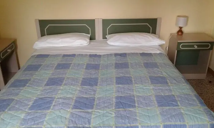 Tek Büyük veya İki Ayrı Yataklı Oda, Bahçe Manzaralı