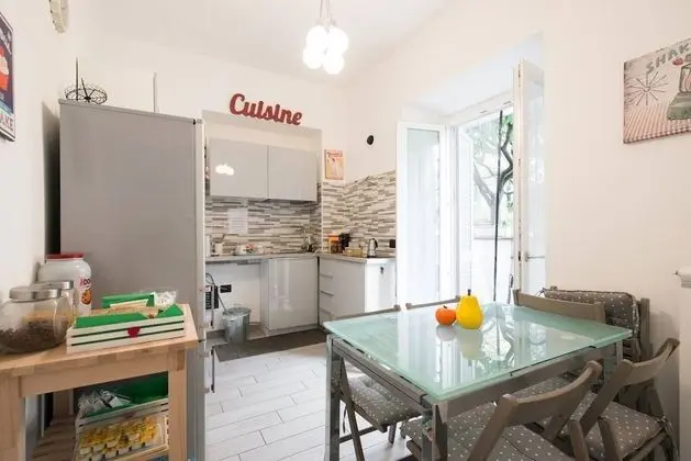 Dört Kişilik Oda, Ortak Banyo, Bahçe Manzaralı