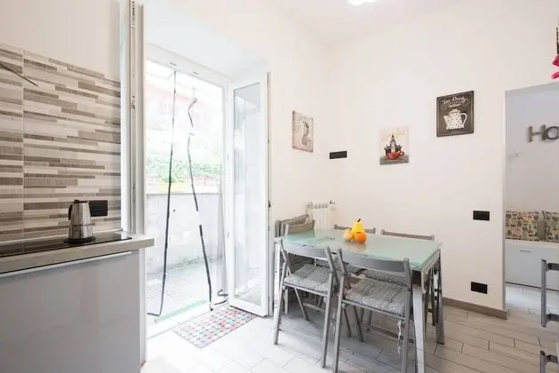 Dört Kişilik Oda, Ortak Banyo, Bahçe Manzaralı