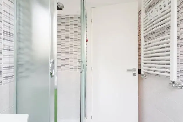 Tek Büyük veya İki Ayrı Yataklı Oda, Ortak Banyo