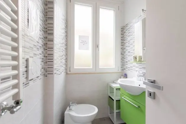 Tek Büyük veya İki Ayrı Yataklı Oda, Ortak Banyo