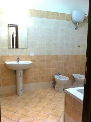 Tek Kişilik Oda, 1 Tek Kişilik Yatak, Ortak Banyo (Evita)