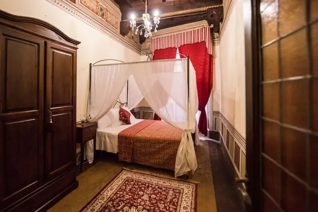 Tek Büyük Yataklı Oda, Ortak Banyo, Şehir Manzaralı