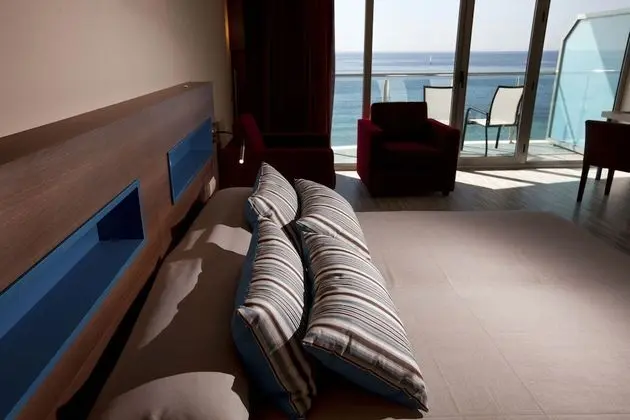 Tek Büyük veya İki Ayrı Yataklı Oda, Deniz Manzaralı