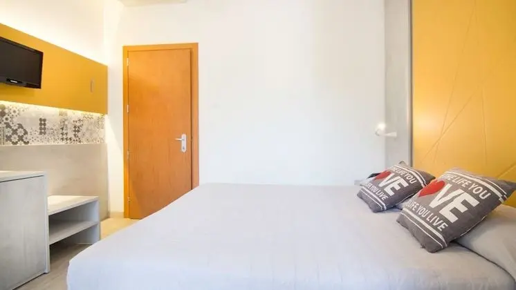 Design Tek Büyük Yataklı Oda, 1 Yatak Odası, Buzdolabı, Avlu Manzaralı