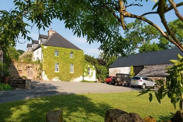 Dört Kişilik Oda, Banyolu/Duşlu (The Farmhouse)