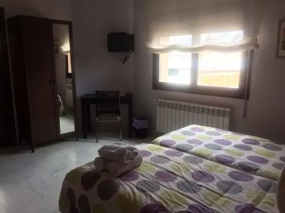 İki Ayrı Yataklı Oda, Ortak Banyo