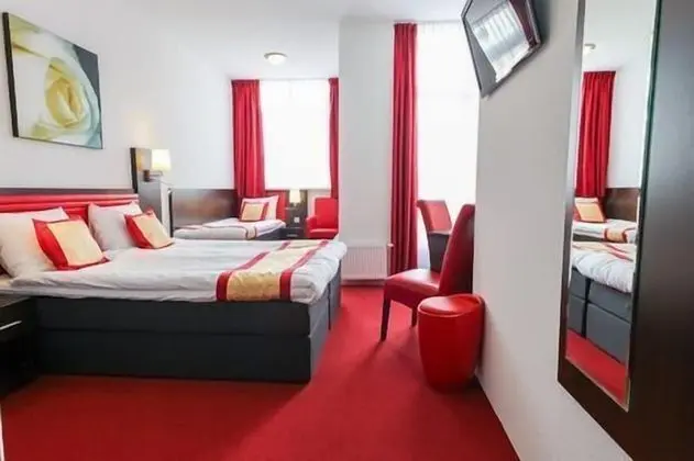 Üç Kişilik Oda, Balkon, Bahçe Manzaralı
