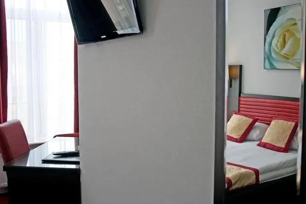 Üç Kişilik Oda, Balkon, Bahçe Manzaralı